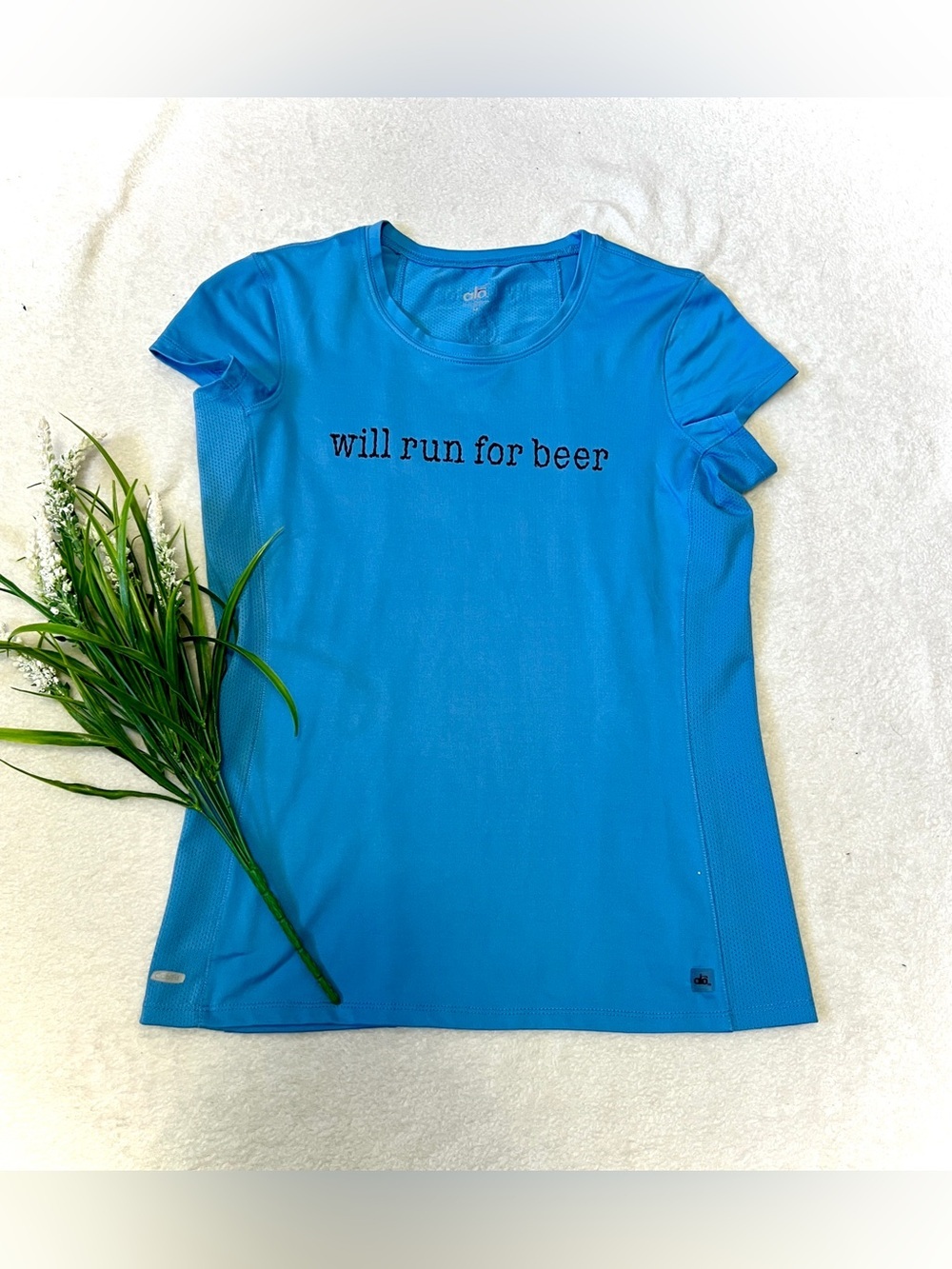 Alo Yoga Cool Fit 'Will Run for Beer' Athletic Short Sleeve Top - Medium